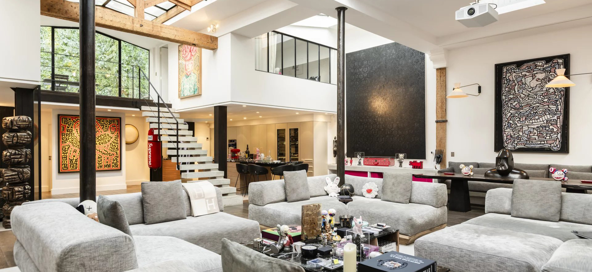 Discover this property: Paris 75002 - France - Apartment, 6 rooms, 4 bedrooms - Slideshow Picture 1